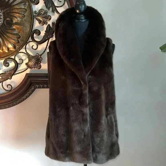 Donna Slayer’s Fabulous Furs Women’s 100% Faux Brown Mink Fur Vest Size … - Picture 9 of 14